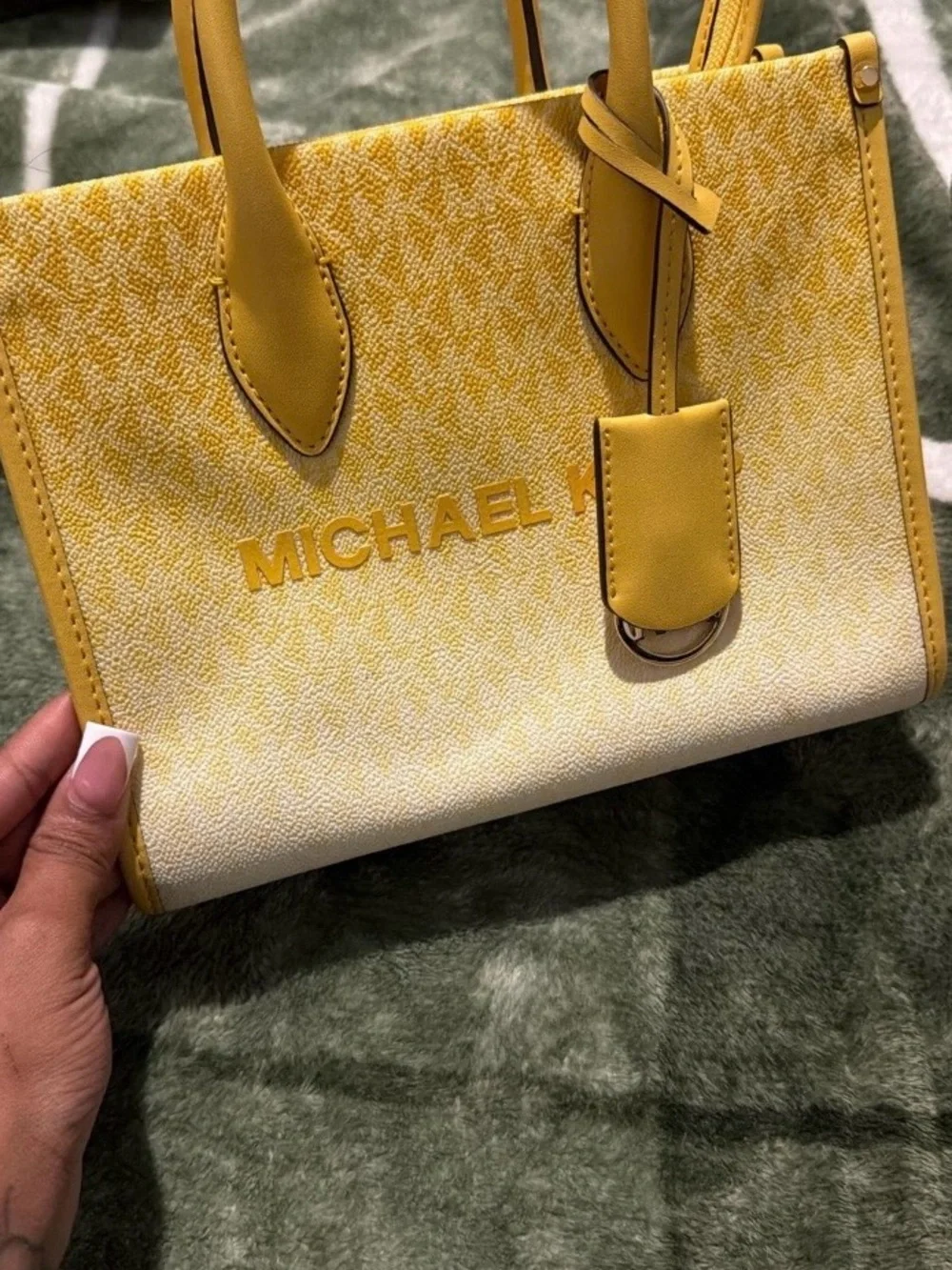 Michael Kors Ombré Yellow Signature Logo Tote w/ matching shoes size 8 set - Picture 3 of 5